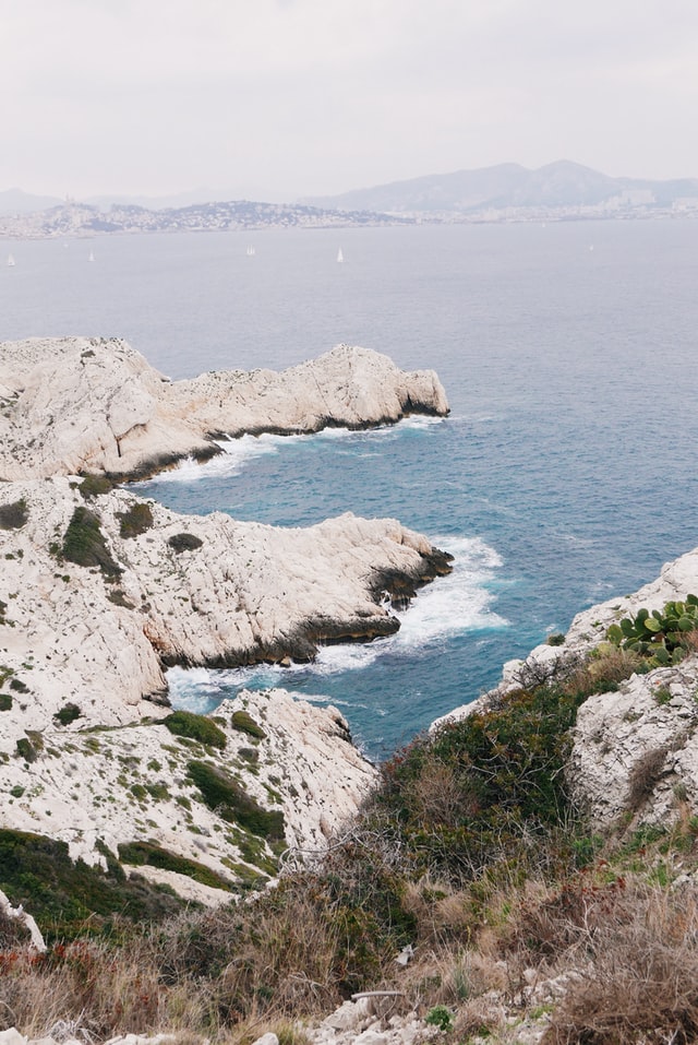 Vue des falaises des calanques de marseille